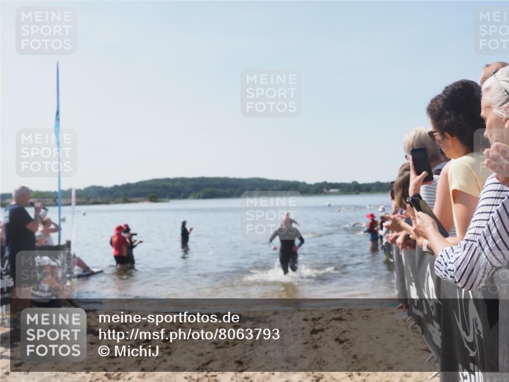 22.06.2025 - Viking Triathlon MichiJ http://msf.ph/oto/8063793 22.06.2025 10:26:06 Schwimmen 9, 49, 526, 617, 642 meine-sportfotos.de