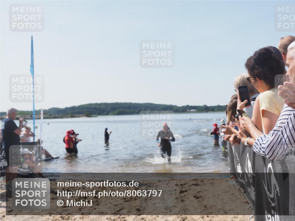 22.06.2025 - Viking Triathlon MichiJ http://msf.ph/oto/8063797 22.06.2025 10:26:07 Schwimmen 9, 49, 526, 617, 642 meine-sportfotos.de