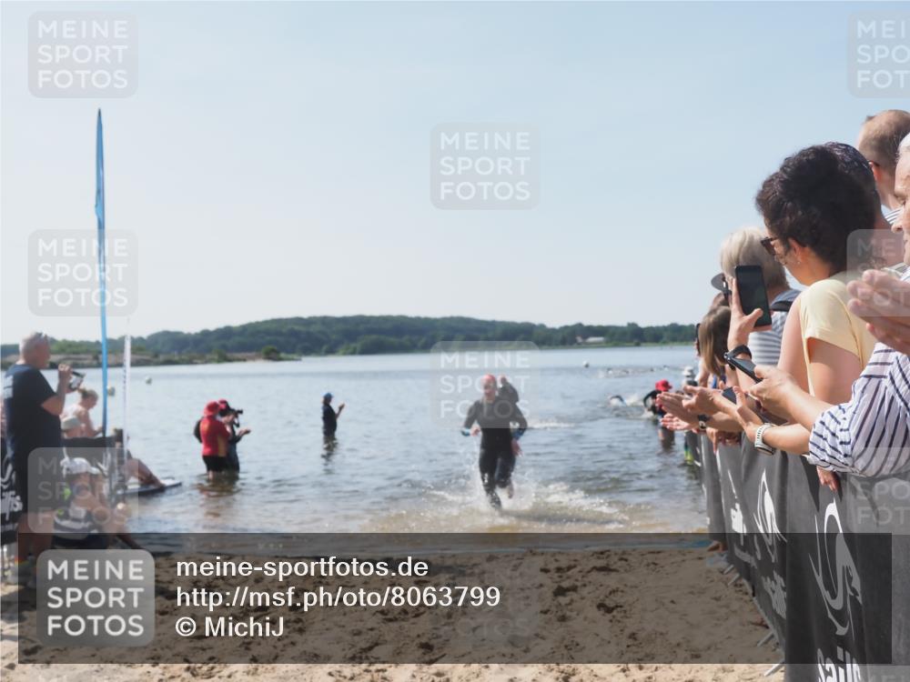 22.06.2025 - Viking Triathlon MichiJ http://msf.ph/oto/8063799 22.06.2025 10:26:07 Schwimmen 9, 49, 526, 617, 642 meine-sportfotos.de