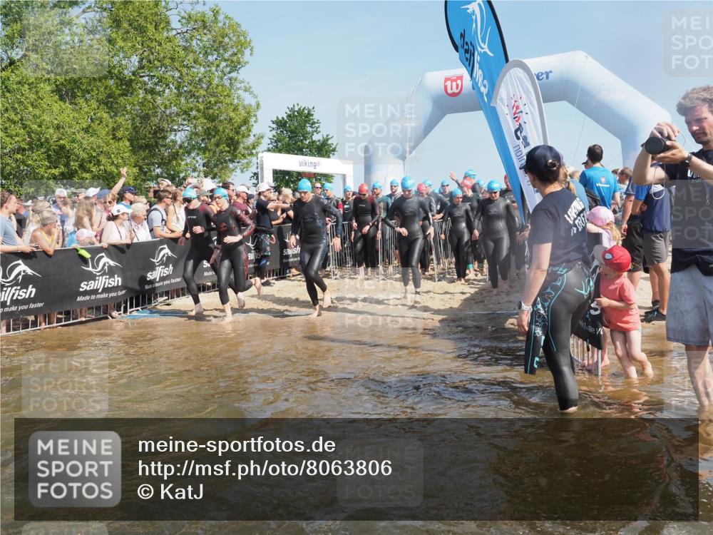 22.06.2025 - Viking Triathlon KatJ http://msf.ph/oto/8063806 22.06.2025 10:03:28 Schwimmen 25, 34, 42, 88, 89, 163, 182, 221, 229, 251, 324, 332, 454, 540, 556 meine-sportfotos.de