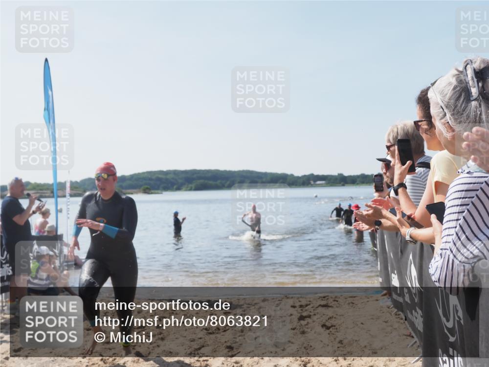 22.06.2025 - Viking Triathlon MichiJ http://msf.ph/oto/8063821 22.06.2025 10:26:09 Schwimmen 9, 526, 617, 642 meine-sportfotos.de