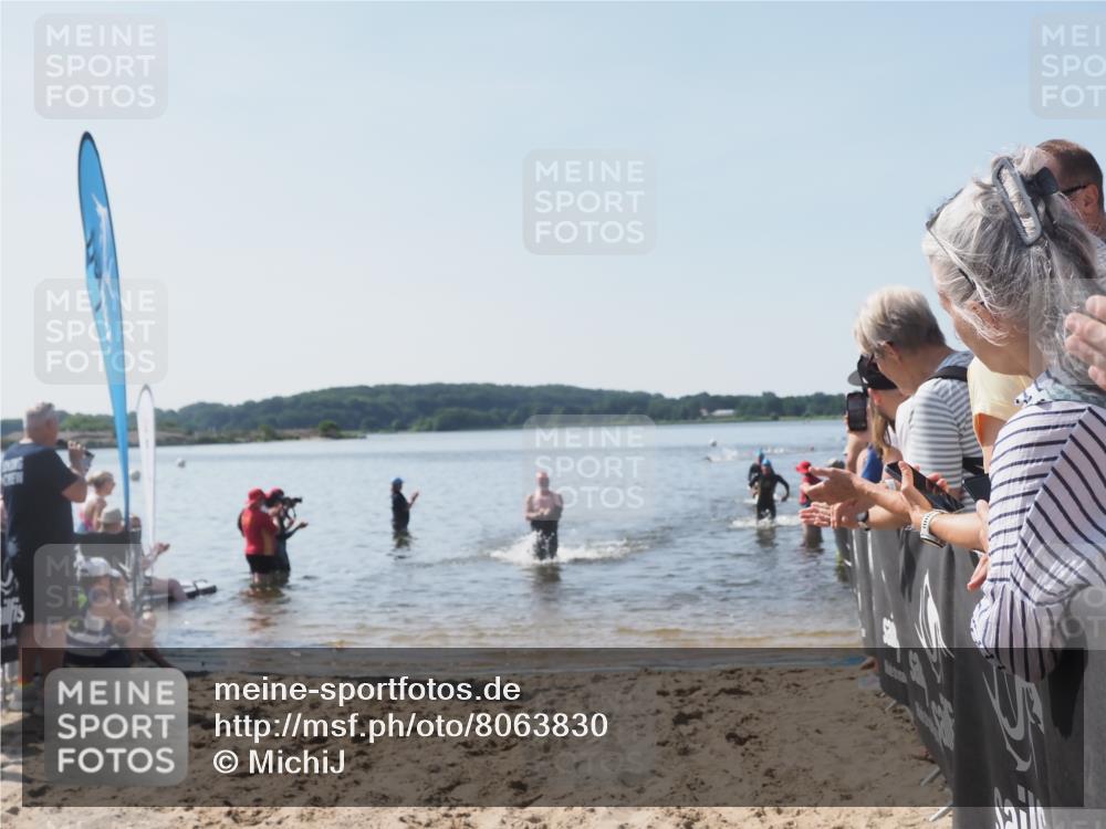 22.06.2025 - Viking Triathlon MichiJ http://msf.ph/oto/8063830 22.06.2025 10:26:11 Schwimmen 9, 526, 617 meine-sportfotos.de