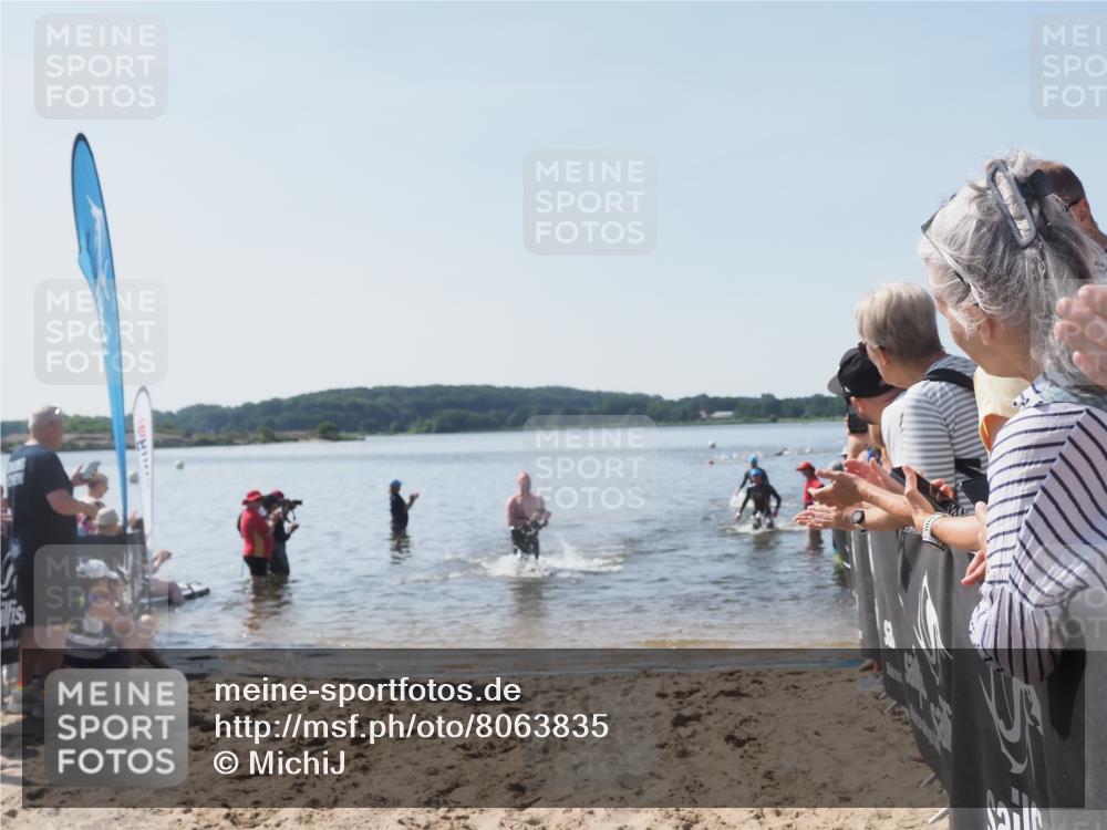 22.06.2025 - Viking Triathlon MichiJ http://msf.ph/oto/8063835 22.06.2025 10:26:12 Schwimmen 9, 526, 617 meine-sportfotos.de