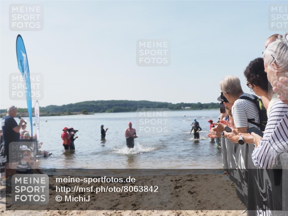 22.06.2025 - Viking Triathlon MichiJ http://msf.ph/oto/8063842 22.06.2025 10:26:12 Schwimmen 9, 526, 617 meine-sportfotos.de