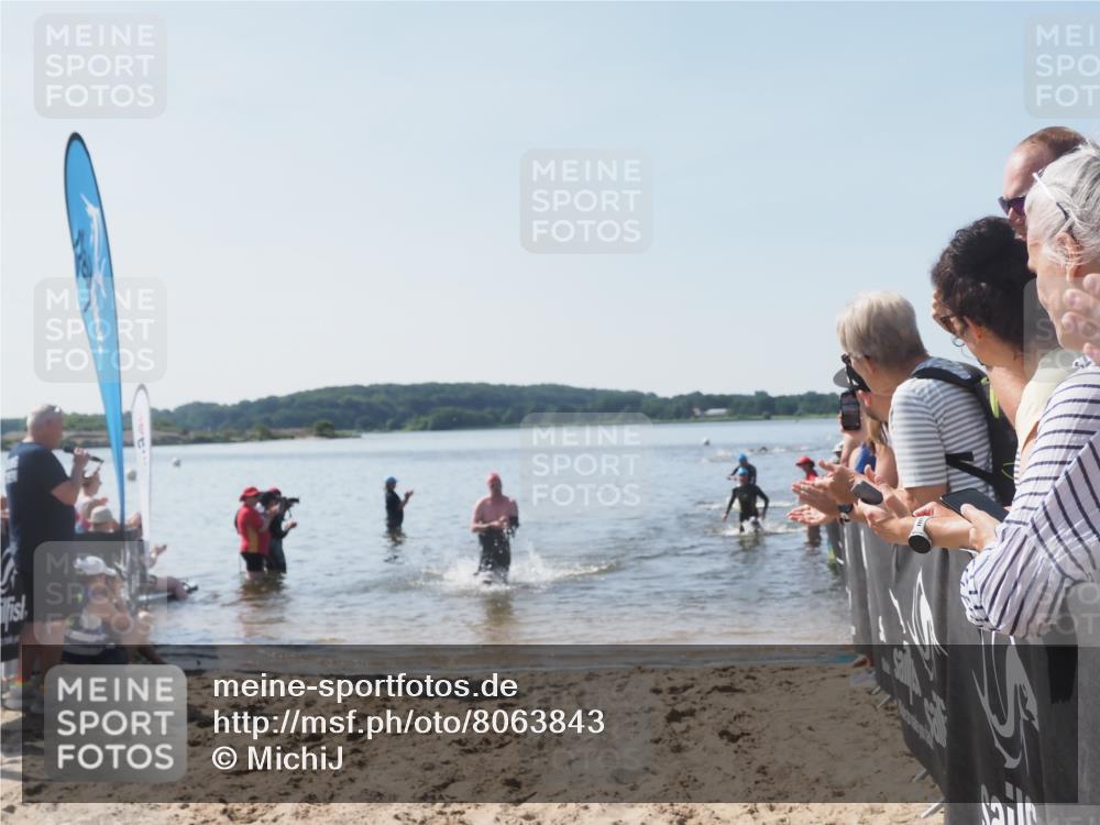 22.06.2025 - Viking Triathlon MichiJ http://msf.ph/oto/8063843 22.06.2025 10:26:13 Schwimmen 9, 526, 617 meine-sportfotos.de