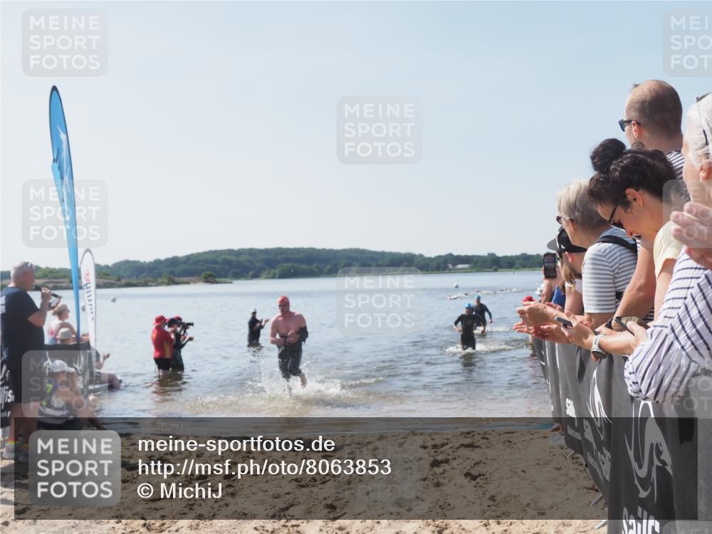 22.06.2025 - Viking Triathlon MichiJ http://msf.ph/oto/8063853 22.06.2025 10:26:14 Schwimmen 9, 526, 617 meine-sportfotos.de