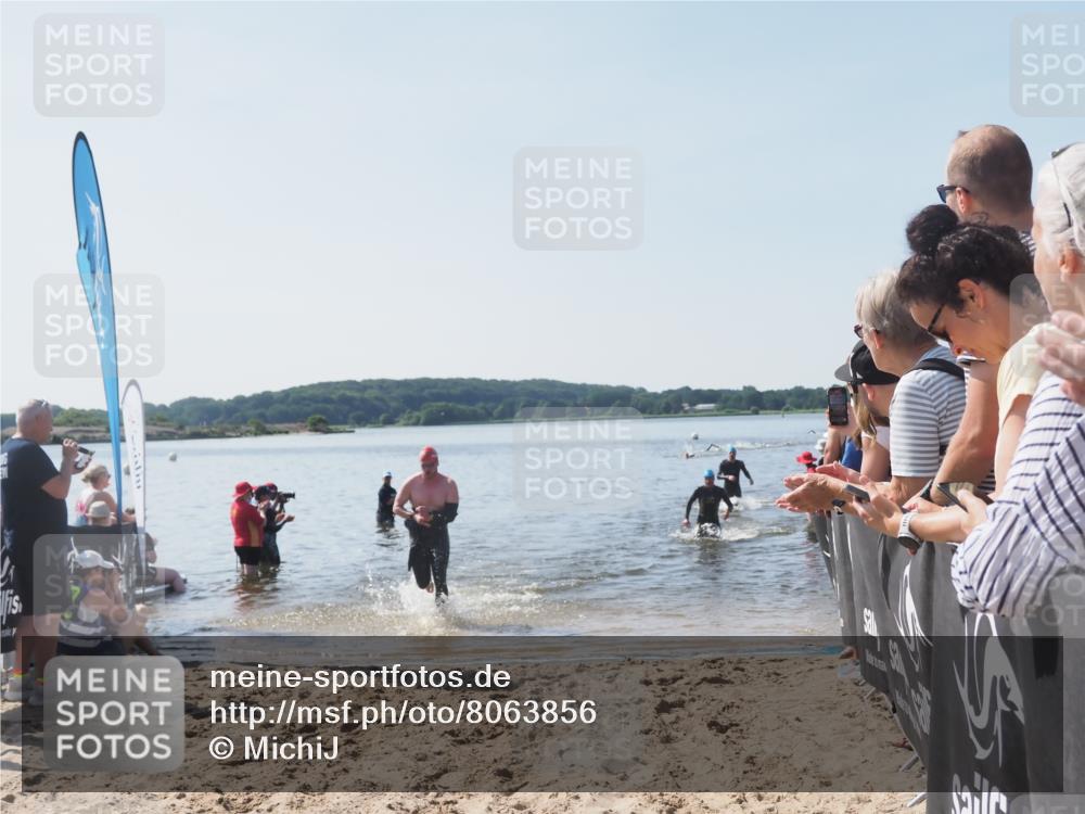 22.06.2025 - Viking Triathlon MichiJ http://msf.ph/oto/8063856 22.06.2025 10:26:14 Schwimmen 9, 526, 617 meine-sportfotos.de