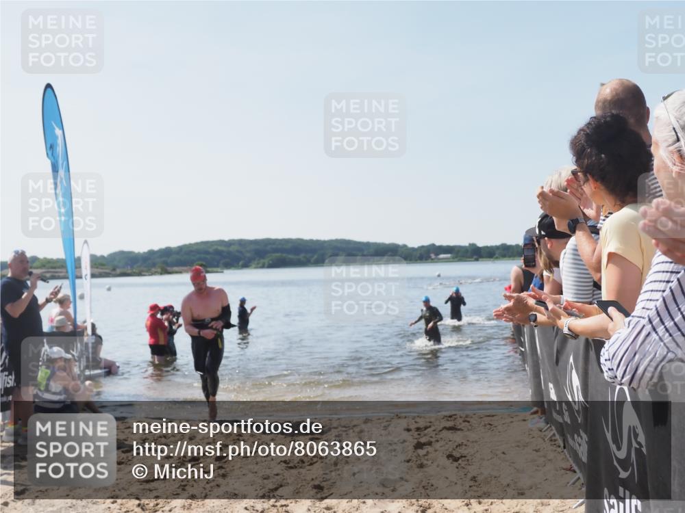 22.06.2025 - Viking Triathlon MichiJ http://msf.ph/oto/8063865 22.06.2025 10:26:15 Schwimmen 9, 526, 617 meine-sportfotos.de