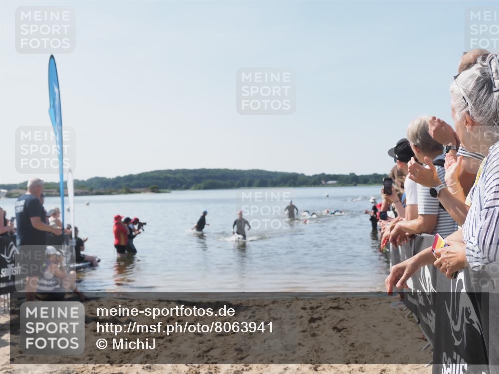 22.06.2025 - Viking Triathlon MichiJ http://msf.ph/oto/8063941 22.06.2025 10:26:49 Schwimmen 288, 610, 661 meine-sportfotos.de