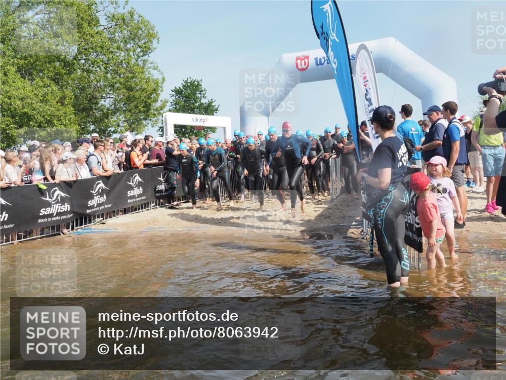 22.06.2025 - Viking Triathlon KatJ http://msf.ph/oto/8063942 22.06.2025 10:03:42 Schwimmen 58, 62, 79, 108, 148, 157, 179, 296, 434, 456, 619, 635, 645, 648, 659 meine-sportfotos.de