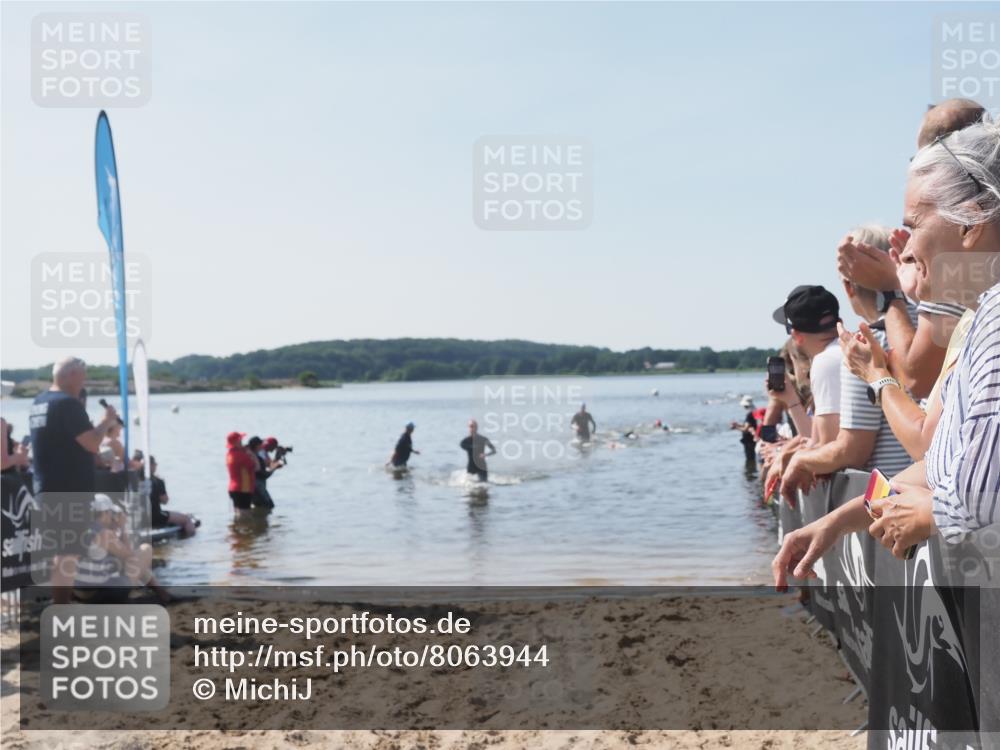 22.06.2025 - Viking Triathlon MichiJ http://msf.ph/oto/8063944 22.06.2025 10:26:49 Schwimmen 288, 610, 661 meine-sportfotos.de