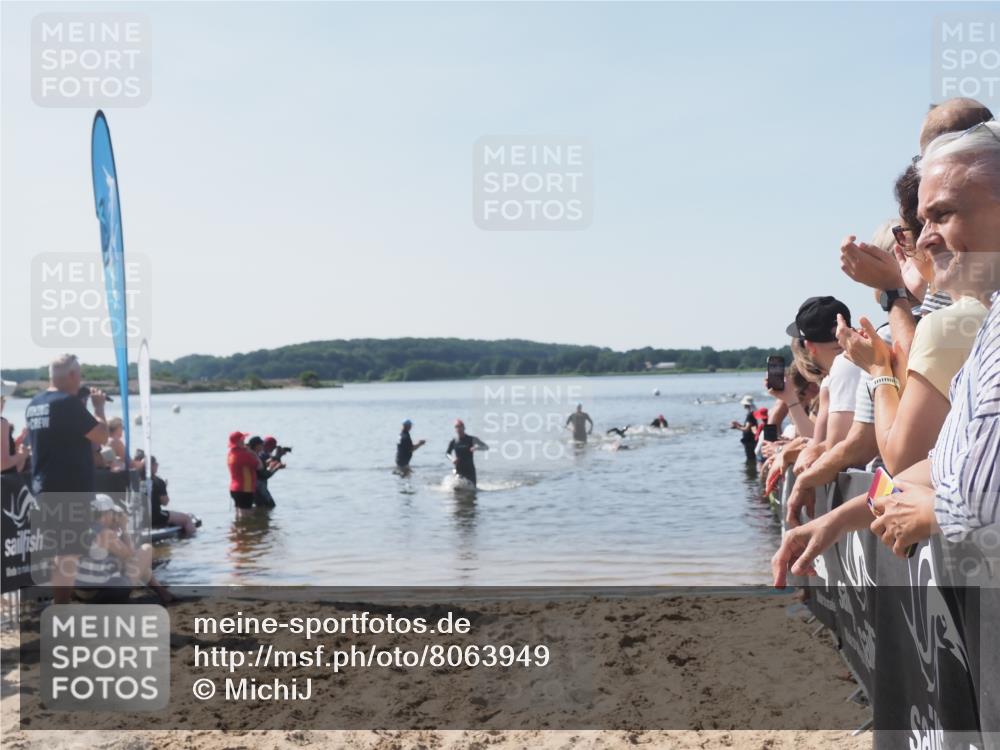 22.06.2025 - Viking Triathlon MichiJ http://msf.ph/oto/8063949 22.06.2025 10:26:50 Schwimmen 288, 610, 661 meine-sportfotos.de