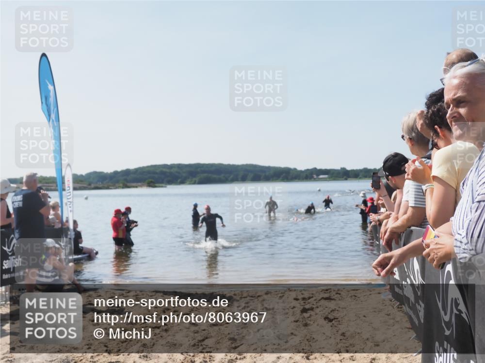 22.06.2025 - Viking Triathlon MichiJ http://msf.ph/oto/8063967 22.06.2025 10:26:52 Schwimmen 145, 288, 610, 661 meine-sportfotos.de