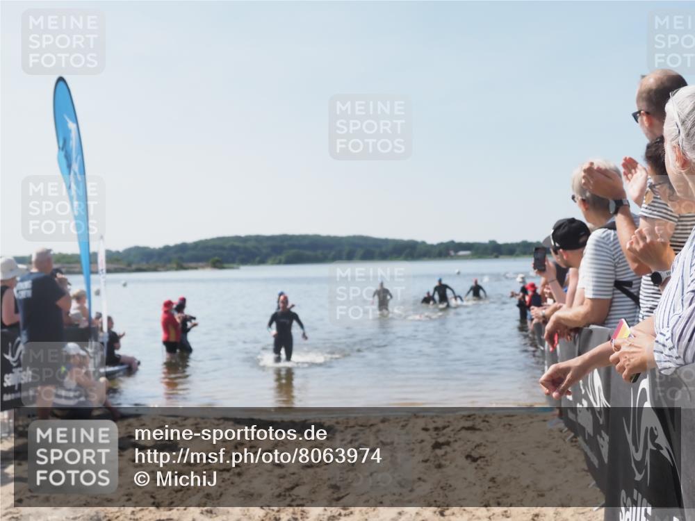 22.06.2025 - Viking Triathlon MichiJ http://msf.ph/oto/8063974 22.06.2025 10:26:53 Schwimmen 145, 288, 610, 623, 661 meine-sportfotos.de
