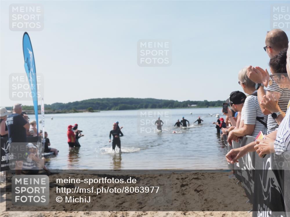 22.06.2025 - Viking Triathlon MichiJ http://msf.ph/oto/8063977 22.06.2025 10:26:53 Schwimmen 145, 288, 610, 623, 661 meine-sportfotos.de