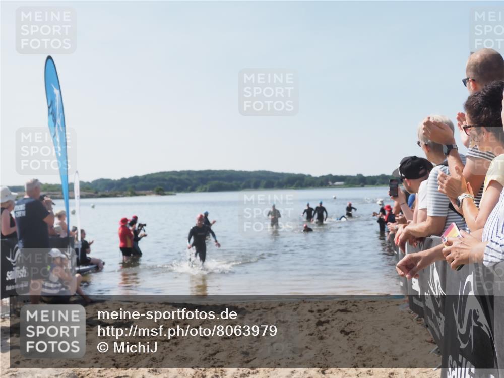 22.06.2025 - Viking Triathlon MichiJ http://msf.ph/oto/8063979 22.06.2025 10:26:53 Schwimmen 145, 288, 610, 623, 661 meine-sportfotos.de