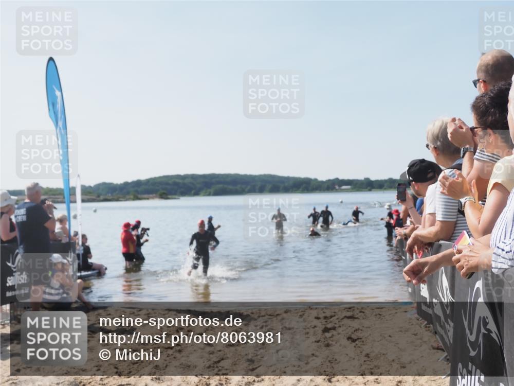 22.06.2025 - Viking Triathlon MichiJ http://msf.ph/oto/8063981 22.06.2025 10:26:54 Schwimmen 52, 145, 288, 610, 623, 661 meine-sportfotos.de