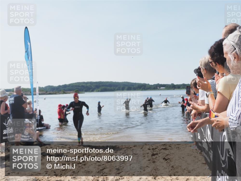 22.06.2025 - Viking Triathlon MichiJ http://msf.ph/oto/8063997 22.06.2025 10:26:55 Schwimmen 52, 81, 145, 288, 610, 623, 661 meine-sportfotos.de