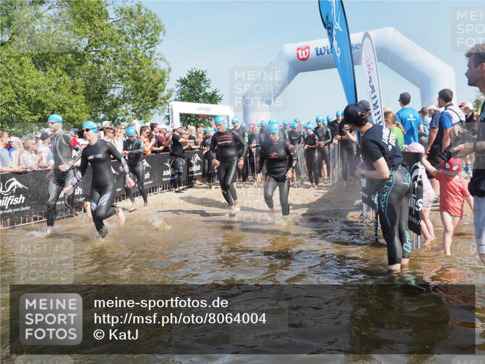 22.06.2025 - Viking Triathlon KatJ http://msf.ph/oto/8064004 22.06.2025 10:03:48 Schwimmen 26, 62, 77, 79, 108, 148, 157, 296, 396, 451, 456, 495, 619, 635, 648 meine-sportfotos.de