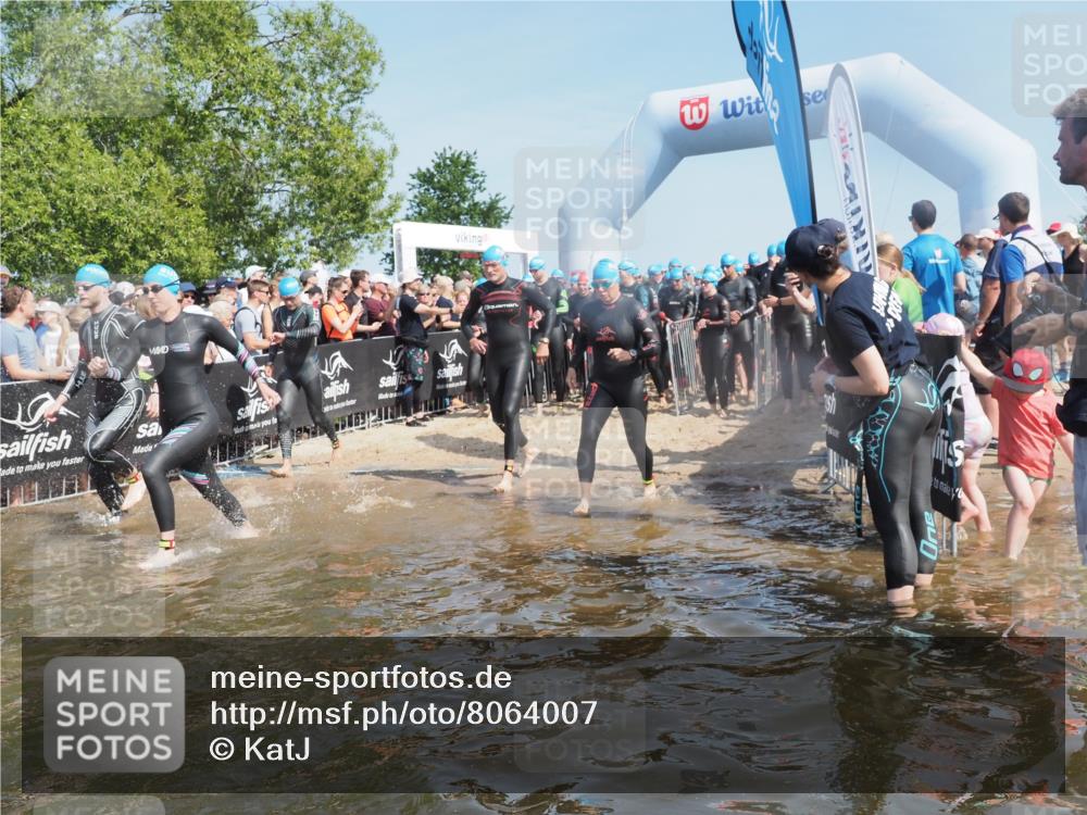 22.06.2025 - Viking Triathlon KatJ http://msf.ph/oto/8064007 22.06.2025 10:03:48 Schwimmen 26, 62, 77, 79, 108, 148, 157, 296, 396, 451, 456, 495, 619, 635, 648 meine-sportfotos.de
