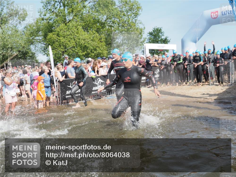 22.06.2025 - Viking Triathlon KatJ http://msf.ph/oto/8064038 22.06.2025 10:03:50 Schwimmen 26, 54, 77, 108, 157, 215, 242, 296, 336, 383, 396, 451, 456, 495, 648 meine-sportfotos.de