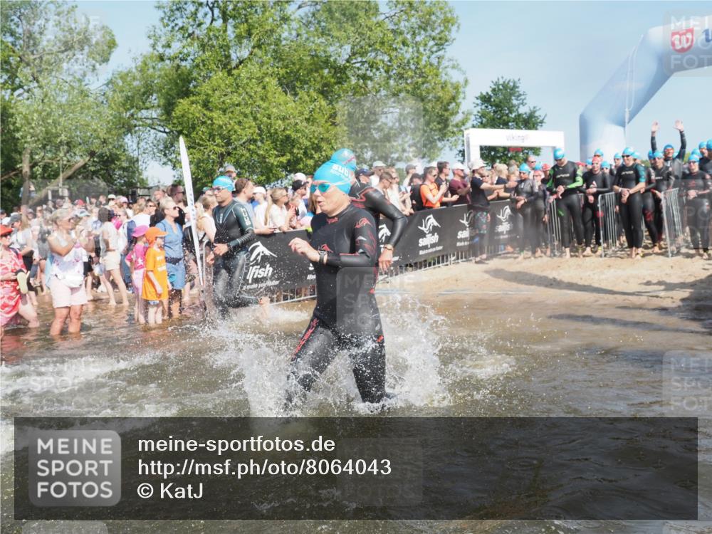 22.06.2025 - Viking Triathlon KatJ http://msf.ph/oto/8064043 22.06.2025 10:03:50 Schwimmen 26, 54, 77, 108, 157, 215, 242, 296, 336, 383, 396, 451, 456, 495, 648 meine-sportfotos.de