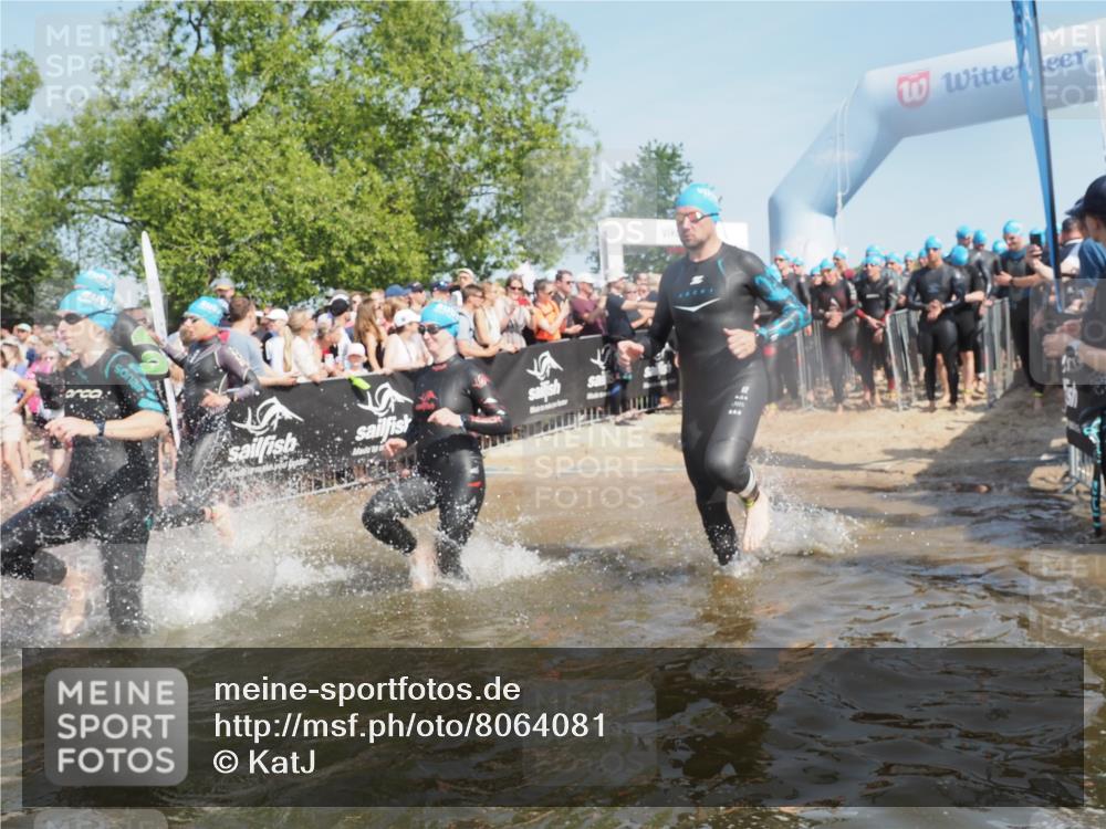 22.06.2025 - Viking Triathlon KatJ http://msf.ph/oto/8064081 22.06.2025 10:03:55 Schwimmen 26, 54, 77, 215, 220, 242, 315, 336, 383, 396, 433, 451, 495, 639, 657 meine-sportfotos.de