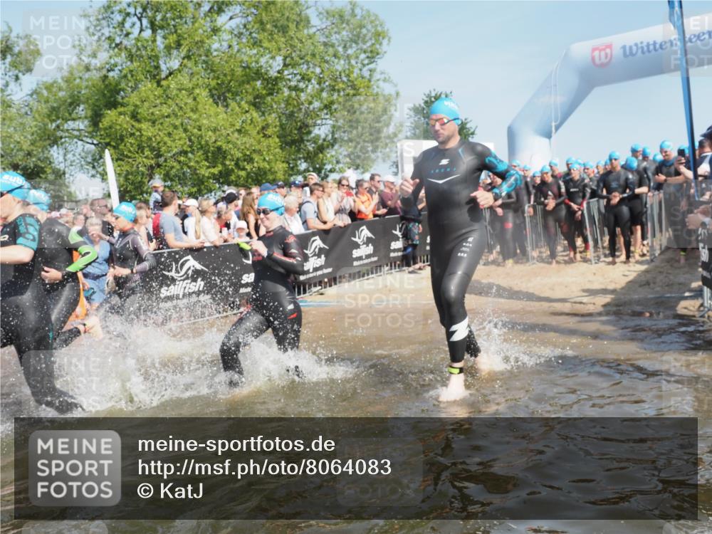 22.06.2025 - Viking Triathlon KatJ http://msf.ph/oto/8064083 22.06.2025 10:03:55 Schwimmen 26, 54, 77, 215, 220, 242, 315, 336, 383, 396, 433, 451, 495, 639, 657 meine-sportfotos.de