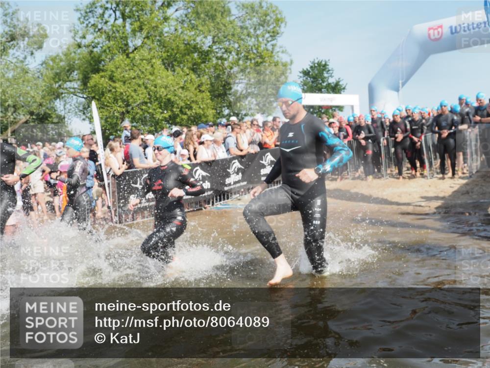 22.06.2025 - Viking Triathlon KatJ http://msf.ph/oto/8064089 22.06.2025 10:03:55 Schwimmen 26, 54, 77, 215, 220, 242, 315, 336, 383, 396, 433, 451, 495, 639, 657 meine-sportfotos.de