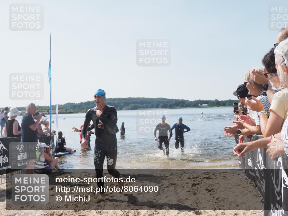 22.06.2025 - Viking Triathlon MichiJ http://msf.ph/oto/8064090 22.06.2025 10:27:11 Schwimmen 52, 81, 145, 623 meine-sportfotos.de