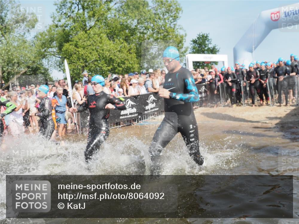 22.06.2025 - Viking Triathlon KatJ http://msf.ph/oto/8064092 22.06.2025 10:03:55 Schwimmen 26, 54, 77, 215, 220, 242, 315, 336, 383, 396, 433, 451, 495, 639, 657 meine-sportfotos.de