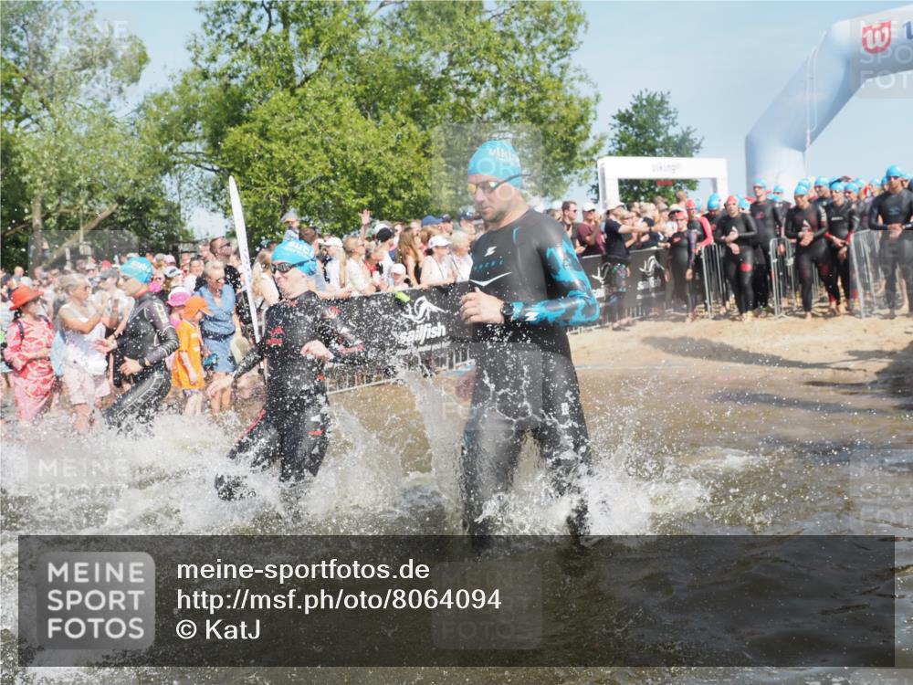 22.06.2025 - Viking Triathlon KatJ http://msf.ph/oto/8064094 22.06.2025 10:03:55 Schwimmen 26, 54, 77, 215, 220, 242, 315, 336, 383, 396, 433, 451, 495, 639, 657 meine-sportfotos.de