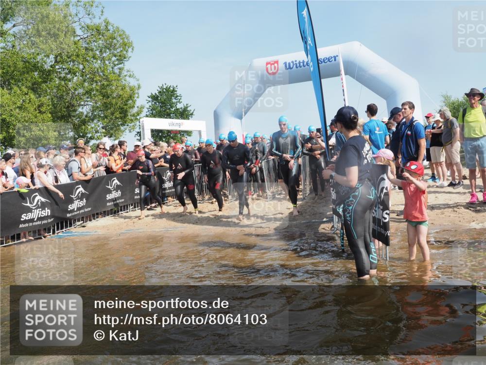 22.06.2025 - Viking Triathlon KatJ http://msf.ph/oto/8064103 22.06.2025 10:03:58 Schwimmen 26, 54, 77, 215, 220, 242, 315, 336, 383, 396, 433, 451, 495, 639, 657 meine-sportfotos.de