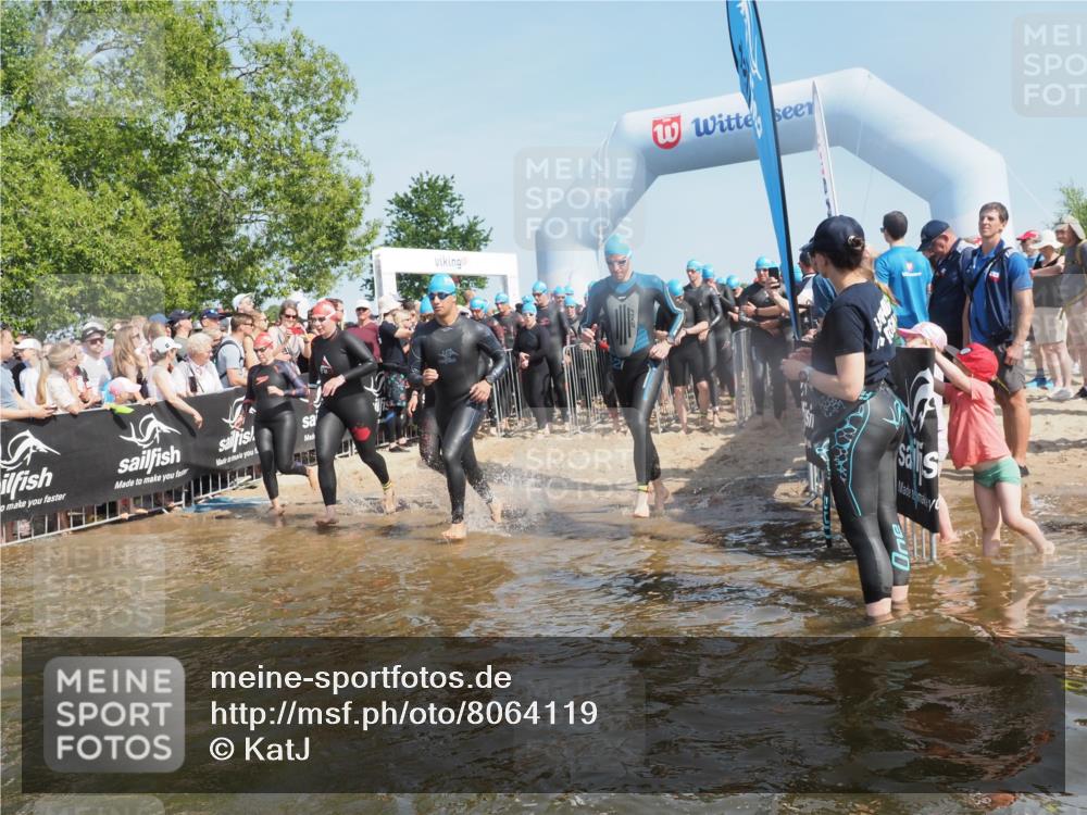 22.06.2025 - Viking Triathlon KatJ http://msf.ph/oto/8064119 22.06.2025 10:03:58 Schwimmen 26, 54, 77, 215, 220, 242, 315, 336, 383, 396, 433, 451, 495, 639, 657 meine-sportfotos.de
