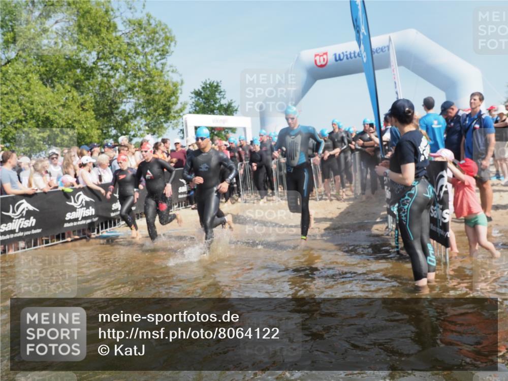 22.06.2025 - Viking Triathlon KatJ http://msf.ph/oto/8064122 22.06.2025 10:03:58 Schwimmen 26, 54, 77, 215, 220, 242, 315, 336, 383, 396, 433, 451, 495, 639, 657 meine-sportfotos.de