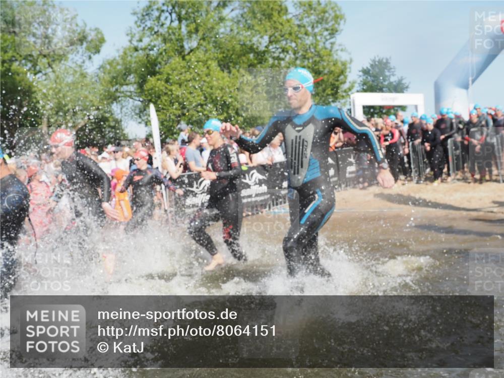 22.06.2025 - Viking Triathlon KatJ http://msf.ph/oto/8064151 22.06.2025 10:04:00 Schwimmen 54, 215, 220, 240, 242, 313, 315, 336, 370, 383, 433, 448, 614, 639, 657 meine-sportfotos.de