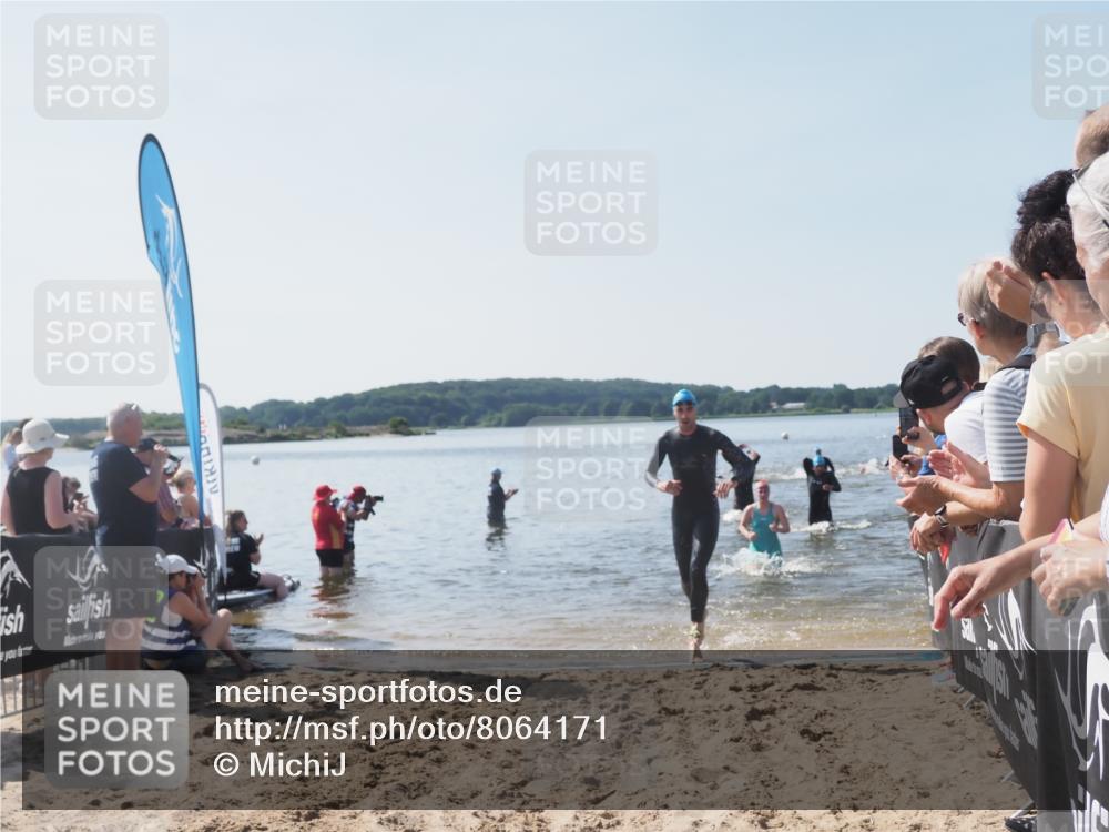 22.06.2025 - Viking Triathlon MichiJ http://msf.ph/oto/8064171 22.06.2025 10:27:39 Schwimmen 1, 176, 198, 230, 272, 611 meine-sportfotos.de
