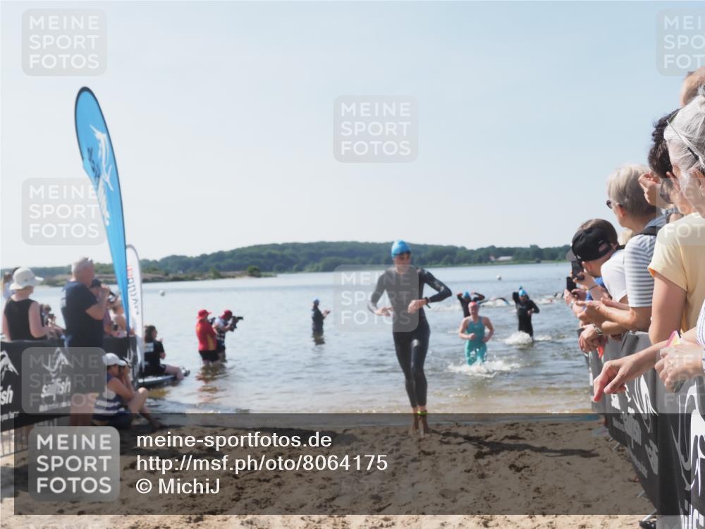 22.06.2025 - Viking Triathlon MichiJ http://msf.ph/oto/8064175 22.06.2025 10:27:39 Schwimmen 1, 176, 198, 230, 272, 611 meine-sportfotos.de
