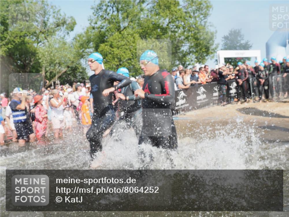 22.06.2025 - Viking Triathlon KatJ http://msf.ph/oto/8064252 22.06.2025 10:04:11 Schwimmen 141, 142, 156, 185, 199, 240, 276, 313, 351, 370, 448, 474, 493, 529, 614 meine-sportfotos.de