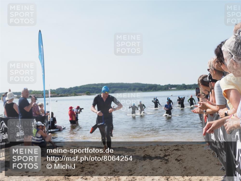 22.06.2025 - Viking Triathlon MichiJ http://msf.ph/oto/8064254 22.06.2025 10:27:49 Schwimmen 14, 90, 176, 178, 196, 198, 230, 289, 534, 616 meine-sportfotos.de