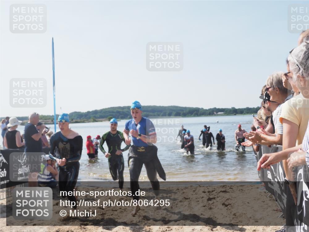 22.06.2025 - Viking Triathlon MichiJ http://msf.ph/oto/8064295 22.06.2025 10:27:58 Schwimmen 14, 90, 178, 196, 198, 230, 289, 401, 534, 616 meine-sportfotos.de