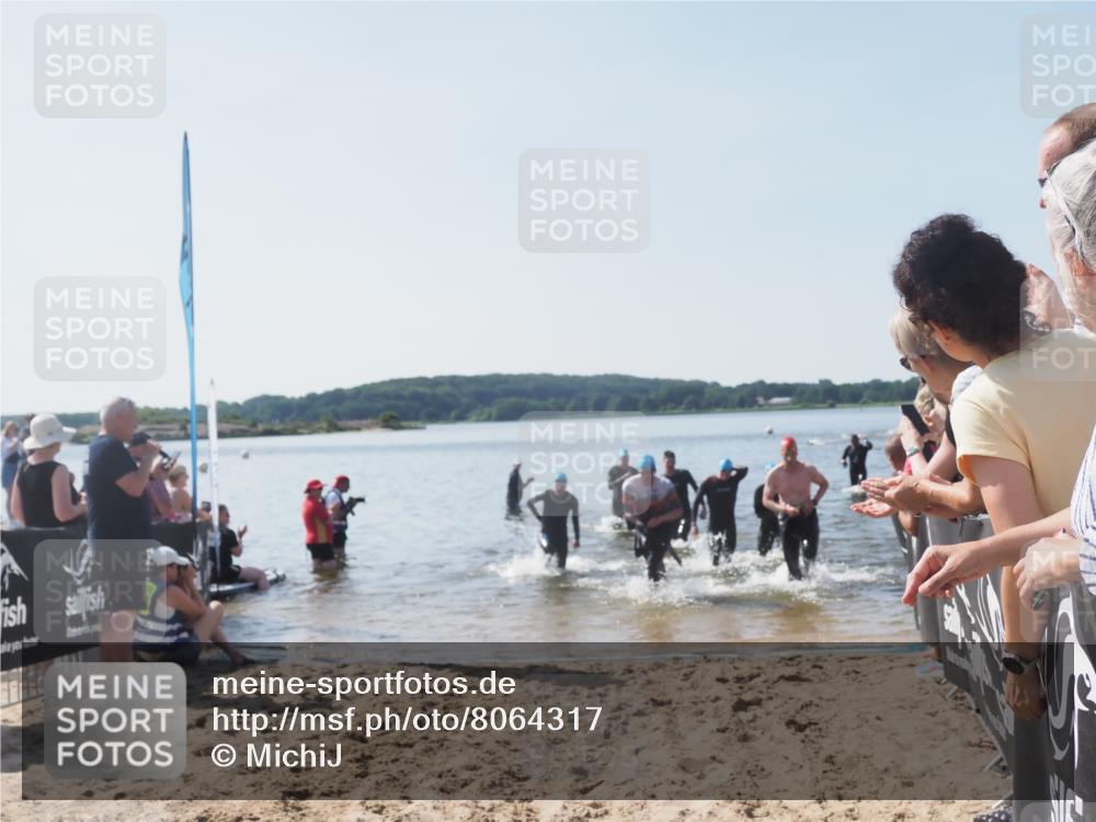 22.06.2025 - Viking Triathlon MichiJ http://msf.ph/oto/8064317 22.06.2025 10:28:02 Schwimmen 14, 90, 178, 196, 289, 367, 401, 616 meine-sportfotos.de