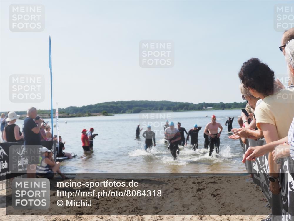 22.06.2025 - Viking Triathlon MichiJ http://msf.ph/oto/8064318 22.06.2025 10:28:02 Schwimmen 14, 90, 178, 196, 289, 367, 401, 616 meine-sportfotos.de