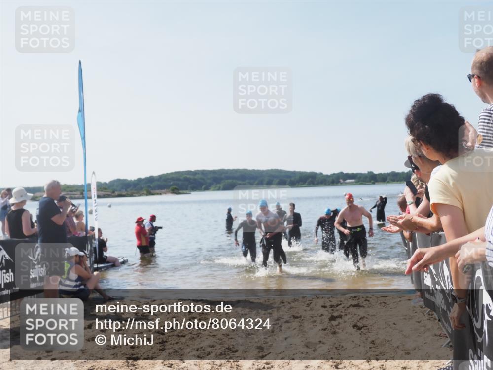 22.06.2025 - Viking Triathlon MichiJ http://msf.ph/oto/8064324 22.06.2025 10:28:03 Schwimmen 14, 90, 178, 196, 289, 367, 401, 616 meine-sportfotos.de