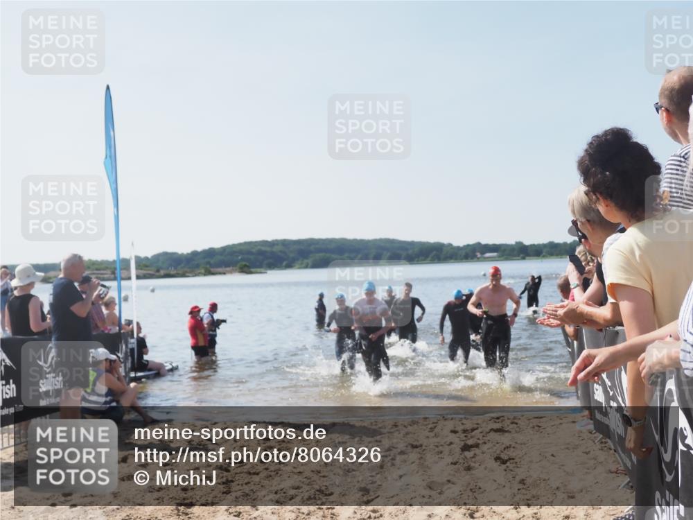 22.06.2025 - Viking Triathlon MichiJ http://msf.ph/oto/8064326 22.06.2025 10:28:03 Schwimmen 14, 90, 178, 196, 289, 367, 401, 616 meine-sportfotos.de