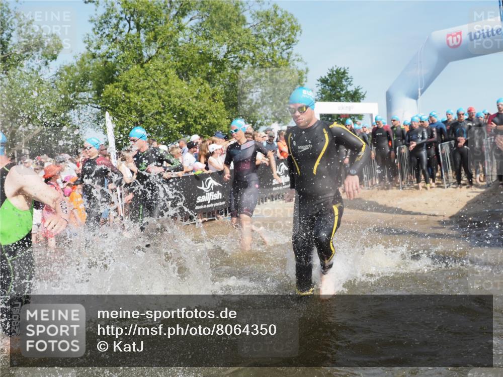 22.06.2025 - Viking Triathlon KatJ http://msf.ph/oto/8064350 22.06.2025 10:04:20 Schwimmen 115, 141, 142, 185, 195, 199, 209, 239, 253, 276, 335, 377, 408, 419, 447, 493 meine-sportfotos.de