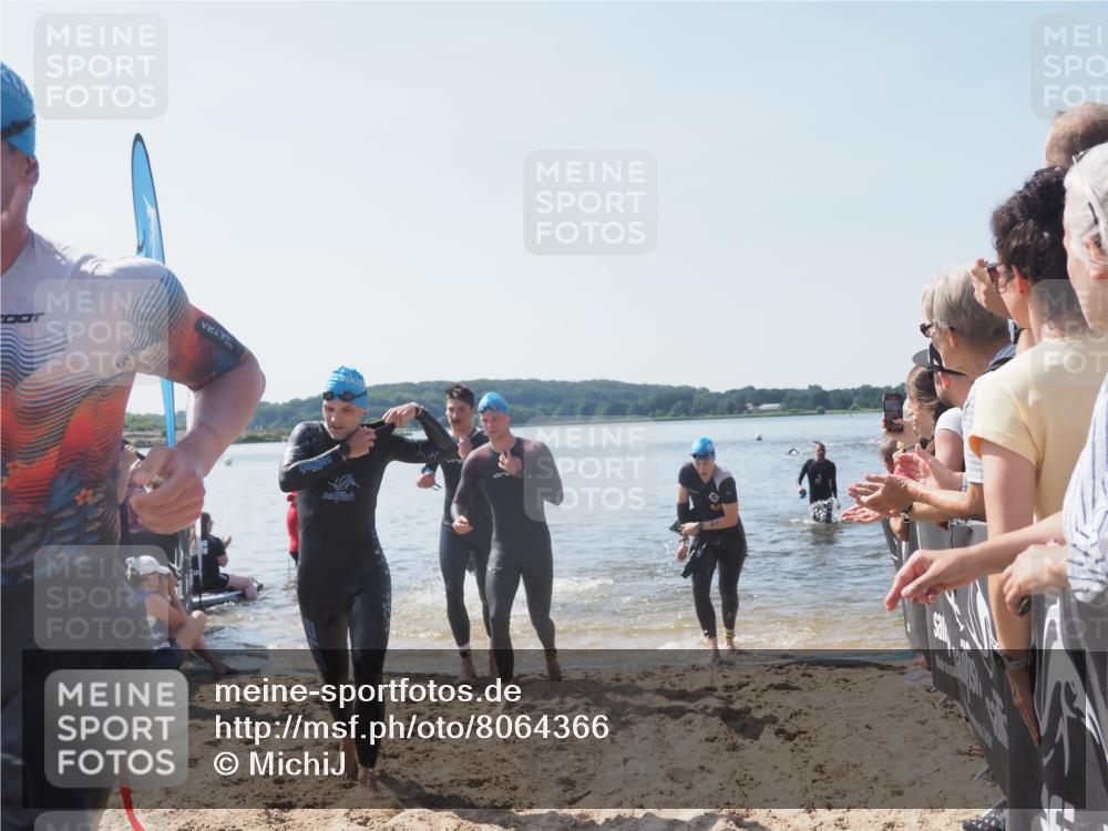 22.06.2025 - Viking Triathlon MichiJ http://msf.ph/oto/8064366 22.06.2025 10:28:07 Schwimmen 14, 90, 178, 196, 289, 367, 401, 616 meine-sportfotos.de