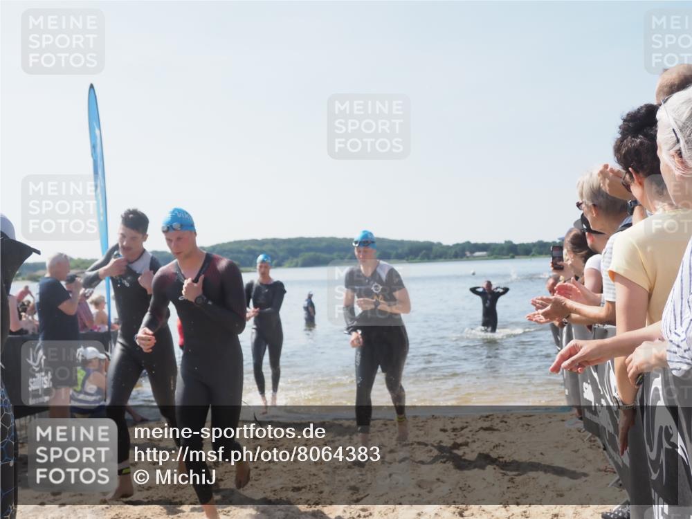 22.06.2025 - Viking Triathlon MichiJ http://msf.ph/oto/8064383 22.06.2025 10:28:09 Schwimmen 14, 178, 196, 367, 401 meine-sportfotos.de