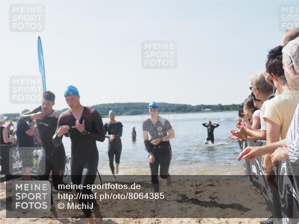 22.06.2025 - Viking Triathlon MichiJ http://msf.ph/oto/8064385 22.06.2025 10:28:09 Schwimmen 14, 178, 196, 367, 401 meine-sportfotos.de