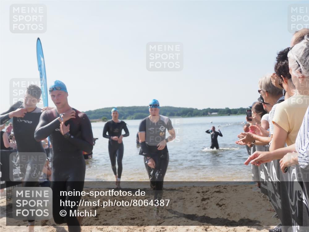 22.06.2025 - Viking Triathlon MichiJ http://msf.ph/oto/8064387 22.06.2025 10:28:09 Schwimmen 14, 178, 196, 367, 401 meine-sportfotos.de